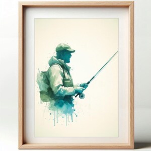 Op de afbeelding: Ingelijste aquarelprint van een persoon die aan het vissen is. Het kunstwerk toont een persoon met een groene hoed en jas, die een hengel vasthoudt. Het kleurenschema bestaat voornamelijk uit groen en blauw, tegen een crèmekleurige achtergrond.