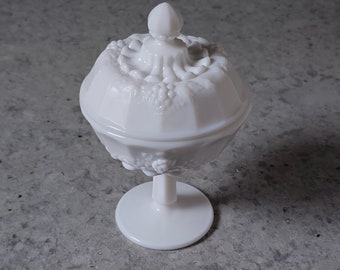 Vintage Westmoreland Grape Pattern White Milk Glass Covered Pedestal Candy Dish 7. 25"