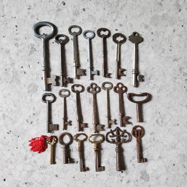 Vintage Skeleton Keys, Clock Keys, Furniture Keys in Various Sizes, Per Key or 3