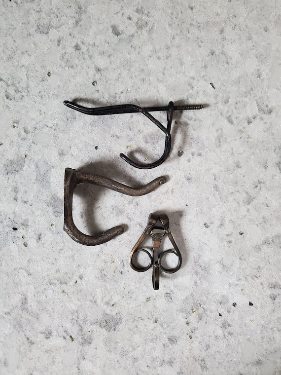 Vintage Hooks: Screw in Twisted Iron Hook, Cast Iron Hook, Wrought Nail Coat  Hooks, Clothes Hooks, Closet Hooks 