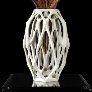 Mantis Flower Vase: Modern 3D Printed Minimalist Decor