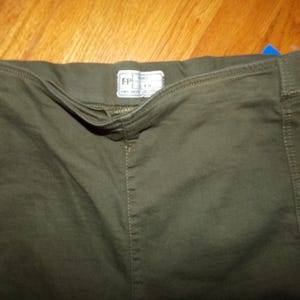 vintage Free People, legging à enfiler vert armée ourlets effilochés S EUC image 2