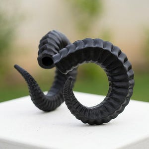 Cuernos de Carnero para Audífonos – Accesorio Gótico Demoníaco para Cosplay y Streaming