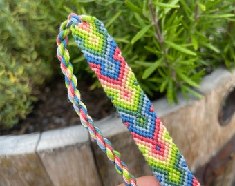 Friendship bracelet with chevrons and diamonds - handmade macrame jewelry