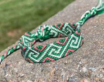 Spiral Friendship Bracelet - green & white - handmade macrame jewelry