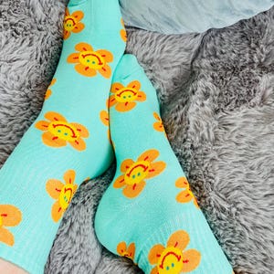 1 Pair Smiles Women Girls Socks Cute Cartoon Flower Pattern Comfortable Breathable Socks Bright Color Floral Pattern Colorful Summer Spring