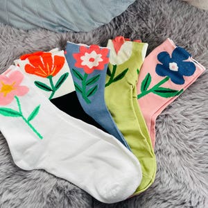 5 pares de calcetines para mujer y niña, bonitos y dulces estampados de flores, cómodos y transpirables, colores brillantes, unisex, de algodón, para verano y primavera.