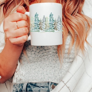 Taza de cerámica Appalachian Pines: un acogedor artículo para beber en invierno