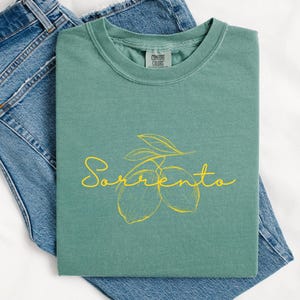 Sorrento Lemon Tee: Italy Travel Shirt, Minimalist Design afbeelding 1