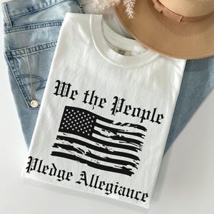 Patriotic T-Shirt: We The People Flag Tee - Comfort Colors afbeelding 2