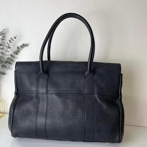 Frauen schwarze hochnarbige Lederhandtasche, Geschenk für Frauen, Rindsleder echtes Leder, stilvolle und haltbare Alltagstasche