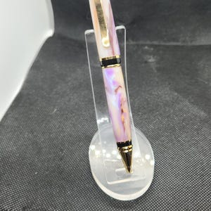 Klassieke sigarenpen gedraaid van amethist acryl, gouden afwerking