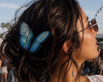 Pinza para el cabello con mariposa Morpho azul: accesorio artesanal de seda para festivales. Colores en ambos lados. Envergadura de 10 cm.