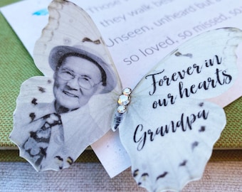 Regalo de recuerdo con foto personalizada de mariposa, seda y cristal.