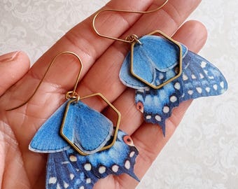 Pendientes de alas de mariposa azules: Seda y latón, estilo colgante ligero.