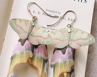 Pendientes de alas de polilla: rosa y verde, seda y latón con cristal de ópalo