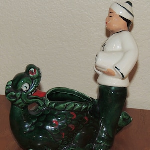 LE BOW California Dragon and Man Planter