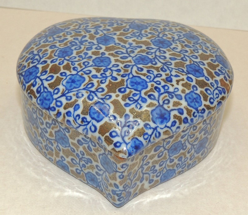 Takahashi Japan Ceramic Blue Flower Heart Trinket Box