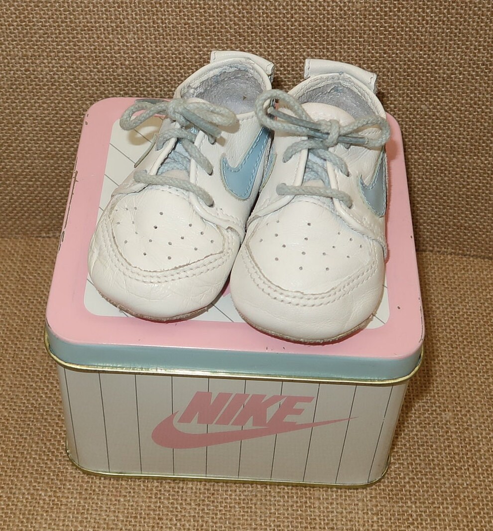 Reserveren Verbanning Acht 1986 NIKE Baby Crib Shoes in the Original NIKE Tin Baby Boy - Etsy België