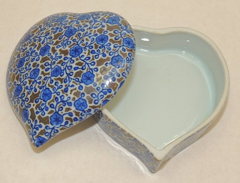 Takahashi Japan Ceramic Blue Flower Heart Trinket Box
