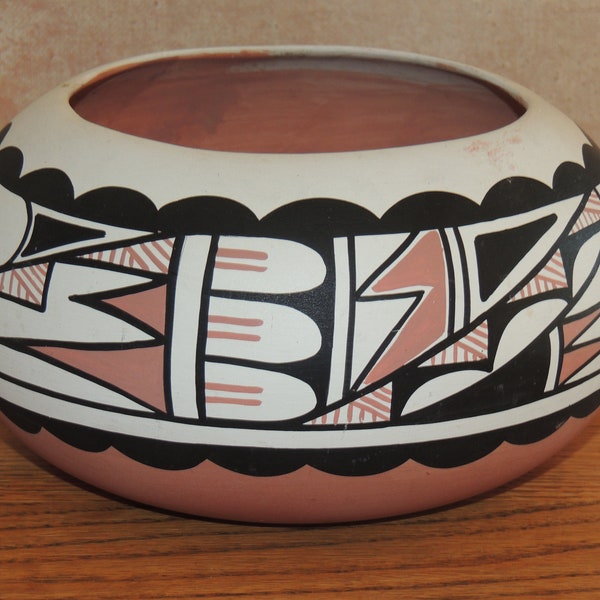 Native American D Sabique JEMEZ Hand Made Pottery Bowl