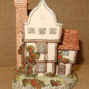 1985 Suffolk House By David Winter, Original Box and COA Mint Condition