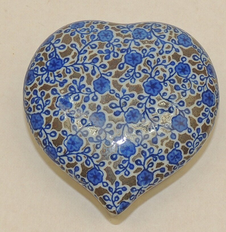 Takahashi Japan Ceramic Blue Flower Heart Trinket Box