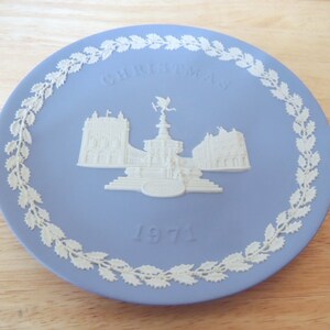 1971 Wedgwood Piccadilly Circus Christmas Plate