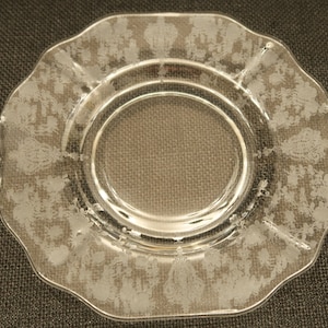 Cambridge &quot;Rose Point&quot; 7 1/2 inch Plate with Handles