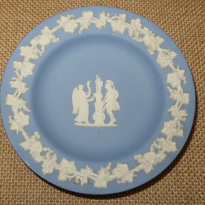 Vtg Wedgwood Round Trinket Dish, Made in England