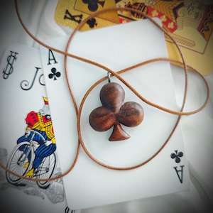 Handgemachte Holz Halskette/Naturholz Schmuck/Bio-Holz Schmuck/Halskette aus Nussbaum/Handgeschnitzter Holz Anhänger/Geschenk für Naturliebhaber