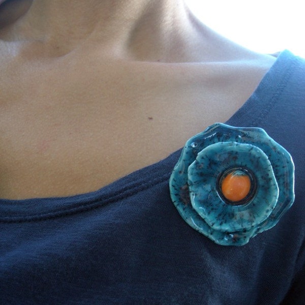 Brooch, blue flower, with very strong magnets