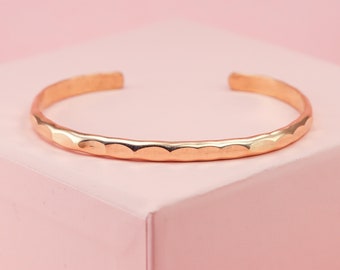 14K Geel Goud Gevulde Armband, Gouden Manchetarmband, Gouden Vulling Bangle, Goud Gevulde Stapelarmband, Gehamerd Gouden Manchetarmband, Cadeau Idee