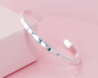 Brazalete ancho de plata esterlina martillada, joyería para graduación, pulsera de plata esterlina personalizada para combinar, brazalete grueso de 4,5 mm, regalo de graduación