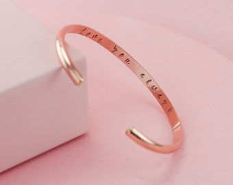 14k Rose Gold Fill Manchetarmband, Moederdagcadeaus, Gepersonaliseerde Manchetarmband, Stapelarmband, Brede Manchetsieraden, Gegraveerde manchet voor moeder