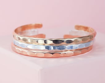 Lot de 3 larges manchettes bohèmes martelées empilables en argent sterling, or rose 14 carats et remplissage d'or jaune 14 carats, gros bracelets joncs pour elle