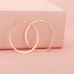 Kleine medium gouden hoepels, gehamerde massieve 14K of gold filled oorbellen, gehamerde hoepels, 14k massief gouden oorbellen voor vrouwen, 1&quot; kleine oorbellen