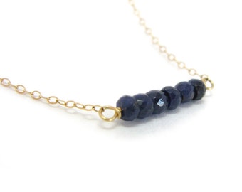 Collar de barra de zafiro con zafiros azules auténticos y cadena de oro de 14 k. Collar de barra de zafiro de 3,5 mm. Delicado collar en capas.