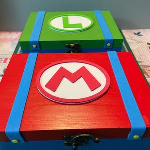 Handgefertigte Holzbox – Mario Bros oder Luigi Bros – Personalisierte Aufbewahrungsbox – Gamer Geschenk – Personalisierbare Bastelbox – Nintendo Dekor