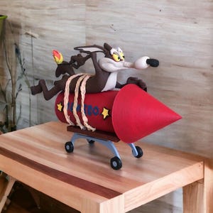 Wile E. Coyote Figurine – Looney Tunes Collection – Customizable Retro Decor – Cartoon Character – Gift Idea