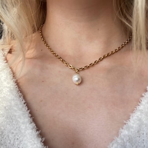 Single pearl necklace, pearl drop necklace, dainty gold jewelry, gift for her, minimalist necklace, bridesmaid gift, pearl pendant