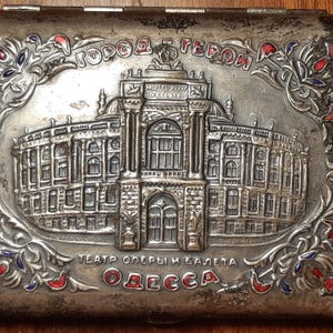 Antico portasigarette URSS scatola di metallo sovietico russo retrò oggetto da collezione portafoglio portasigarette città Odessa teatro opera Ucraina smalto