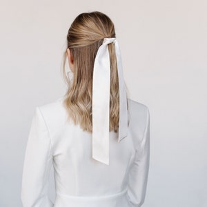 Elegant Off-White Silk Bridal Neck Scarf: Chic Alternative to Traditional Veil for Modern Weddings
