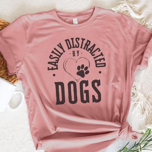 T-Shirt Dog Mom, Shirt for dog lovers, Gift dog owner, T-Shirt dog paw, Shirt for mistress, Dog sayings, Gift Dog Mom