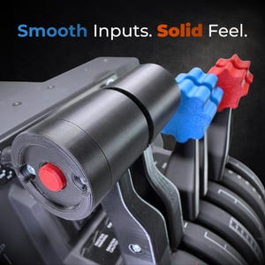 Op de afbeelding: Zwart bedieningspaneel met rode en blauwe accenten. De tekst luidt "Smooth Inputs. Solid Feel." Het paneel heeft meerdere hendels en een cilindrisch onderdeel met een rode knop.