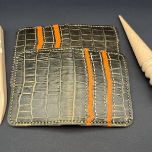 Cartera para tarjetas de piel con relieve de cocodrilo