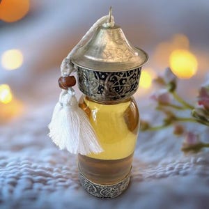 Moroccan pure perfume oil - Oriental fragrance, oud, amber and jasmine. 60ml bottle