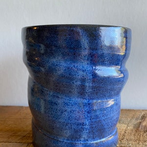 Stoneware Utensil Holder in Blue with Spiral