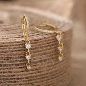 Orecchini pendenti lunghi minimalisti con diamanti, orecchini pendenti lunghi in oro con triplo diamante, orecchini di cristallo, regalo per damigelle d'onore, regalo di Natale per lei