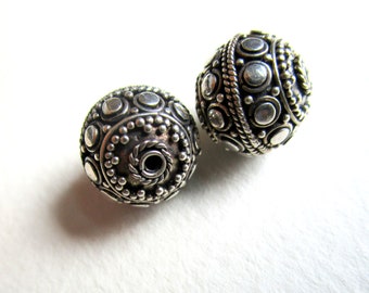 2 Bali Sterling Silver 12mm Round Beads